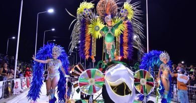 Santa Elena (ER): Continúan con gran éxito las noches de Carnaval